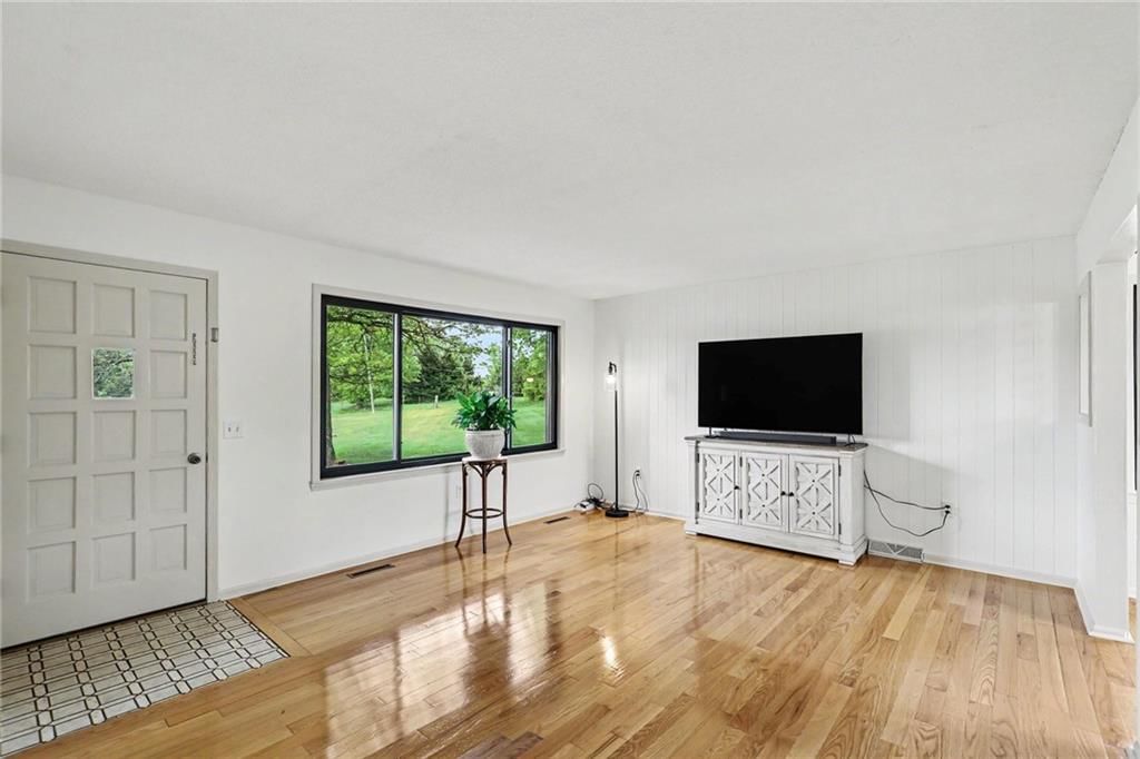 300 E Casey Road — photo 3