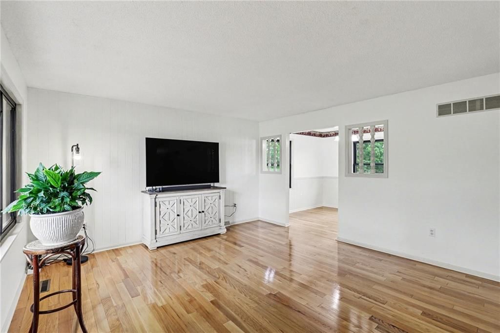 300 E Casey Road — photo 5