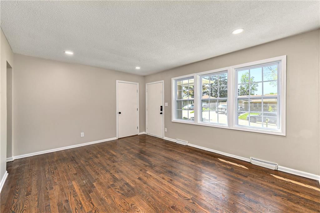 6218 Rowland Avenue — photo 3