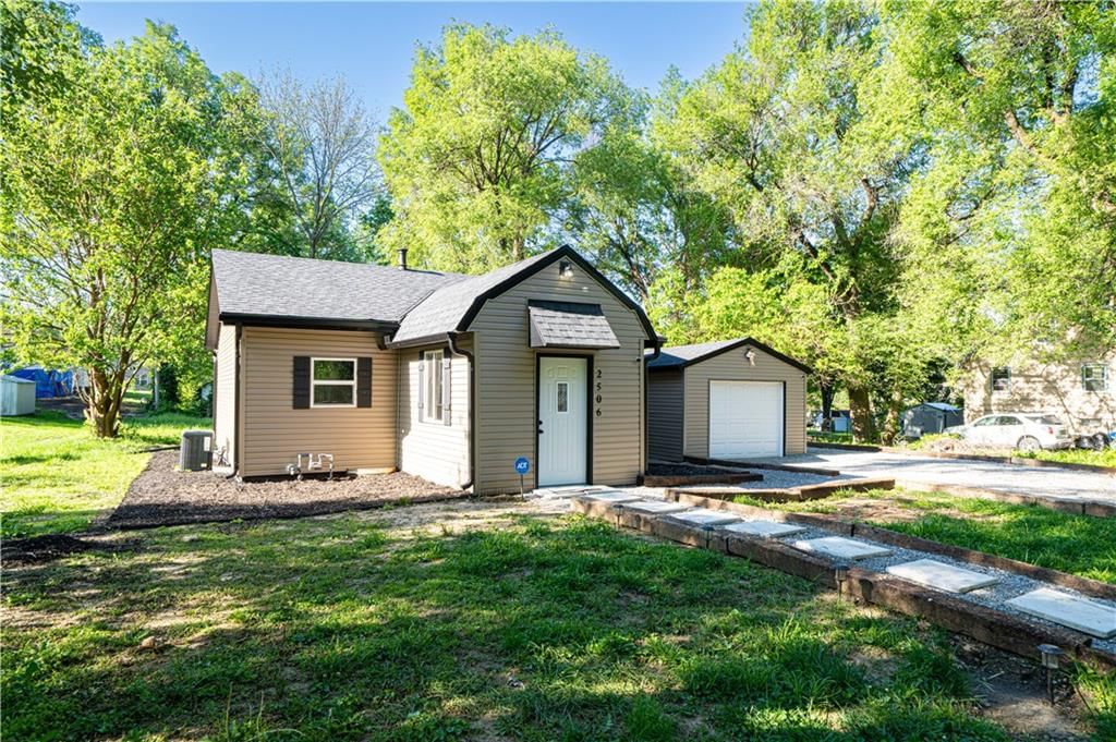 2506 Oak Street — photo 3