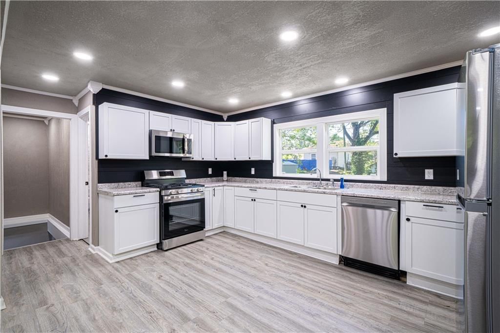 2506 Oak Street — photo 9