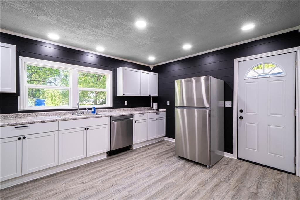 2506 Oak Street — photo 10