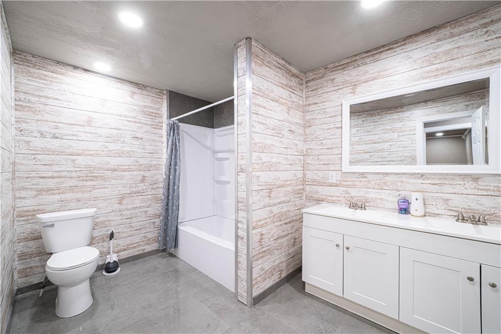 2506 Oak Street — photo 12