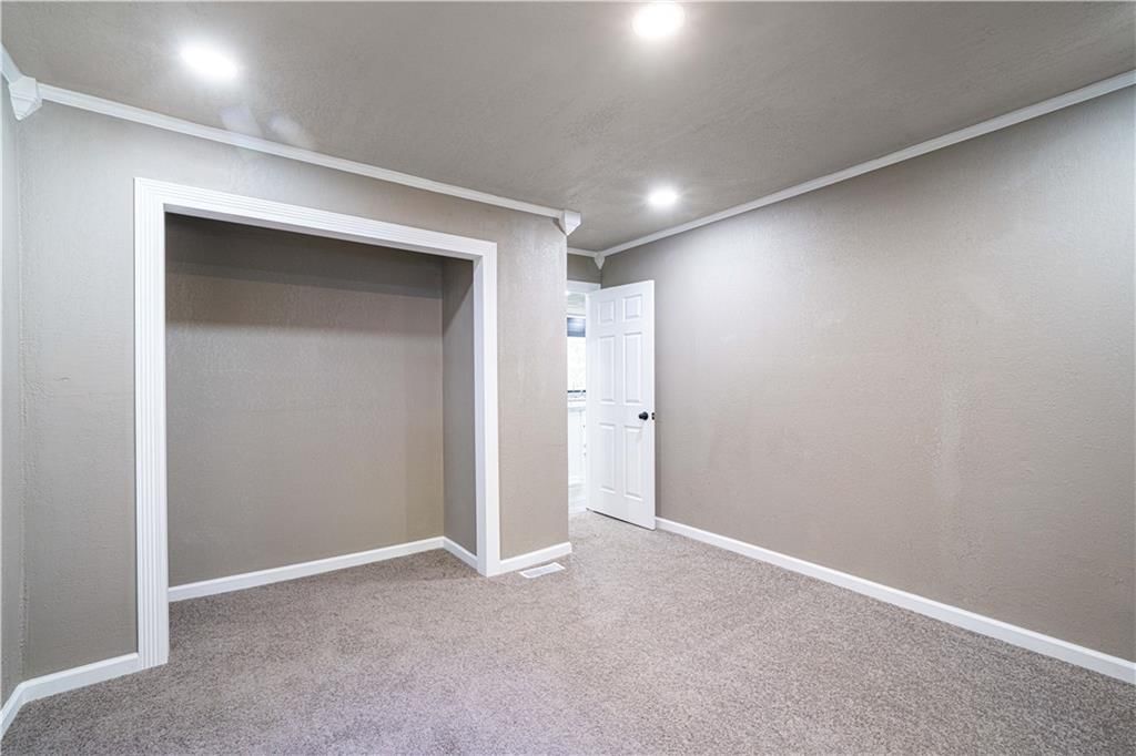 2506 Oak Street — photo 13