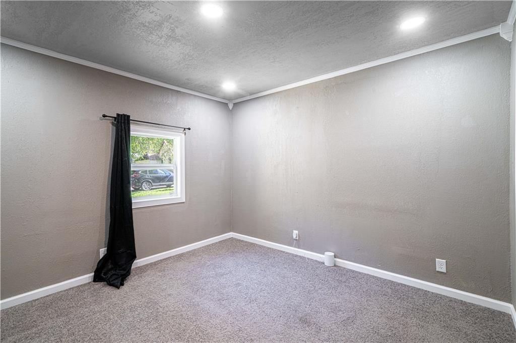 2506 Oak Street — photo 14