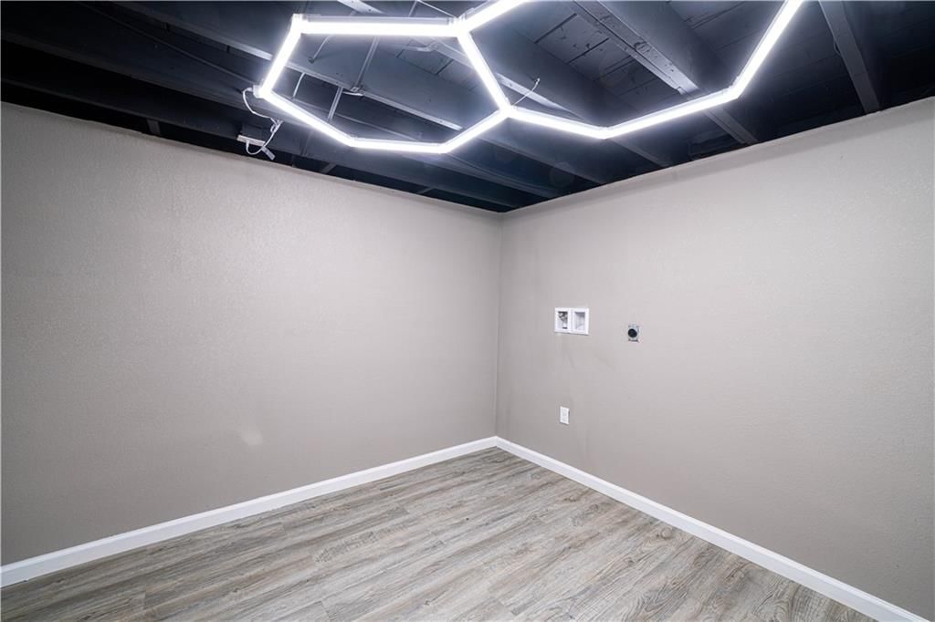 2506 Oak Street — photo 16