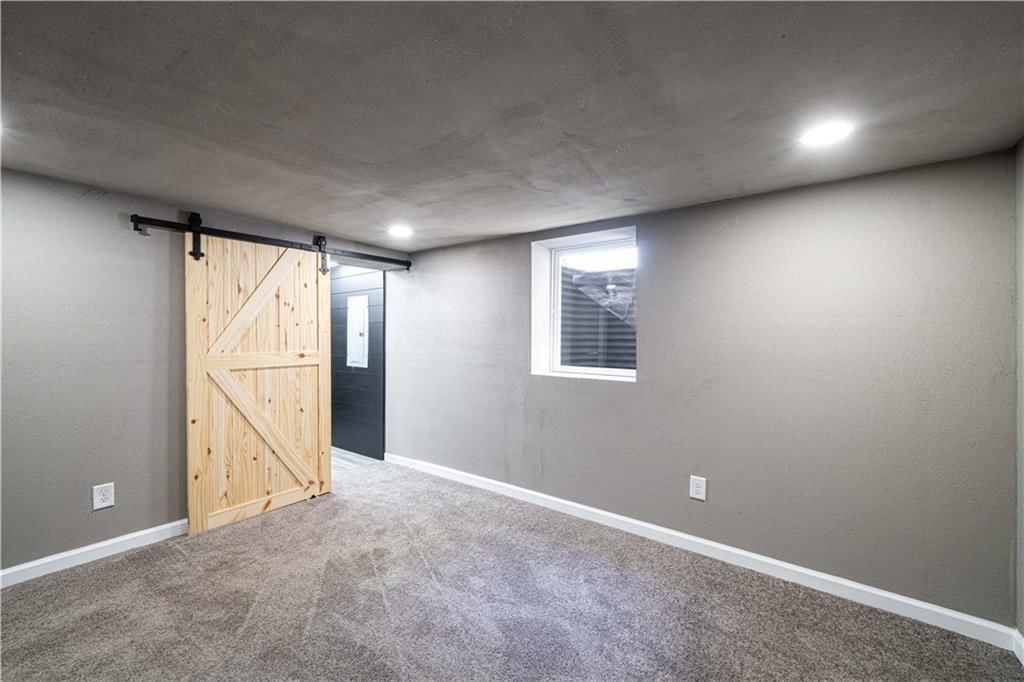 2506 Oak Street — photo 17