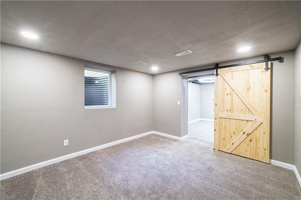 2506 Oak Street — photo 19