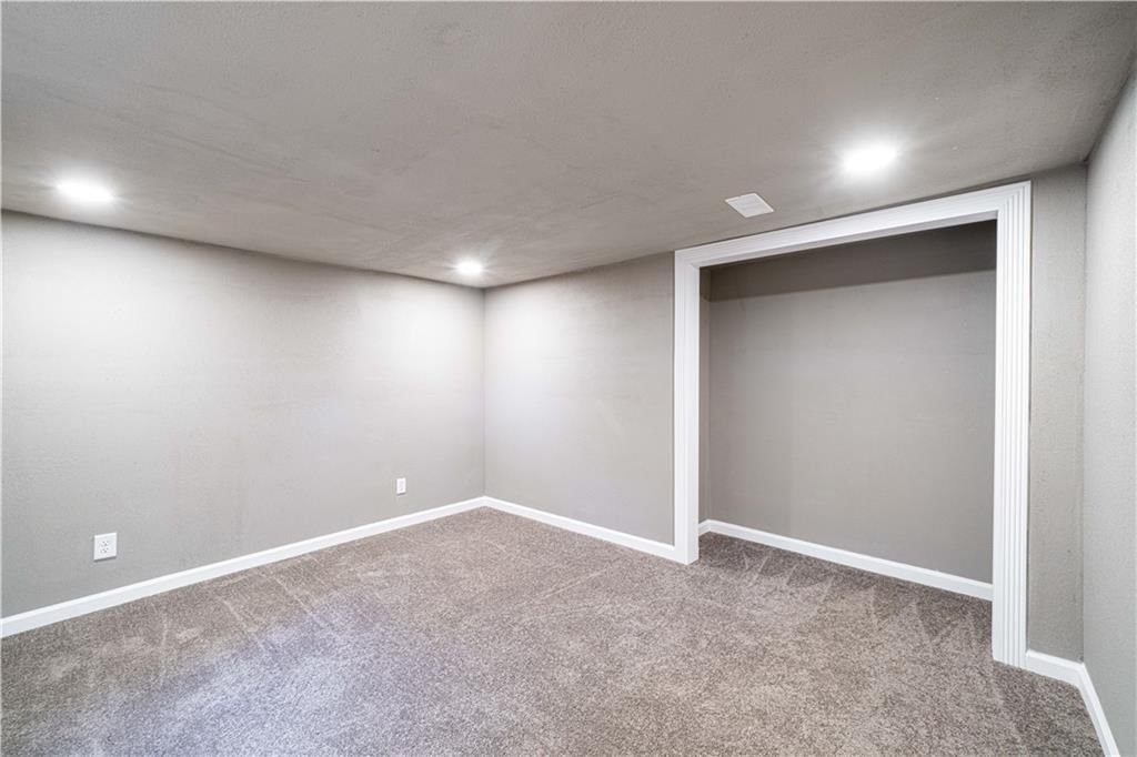 2506 Oak Street — photo 20