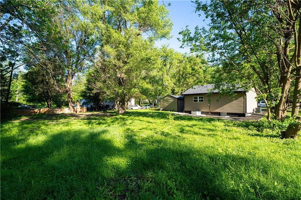 2506 Oak Street — photo 22