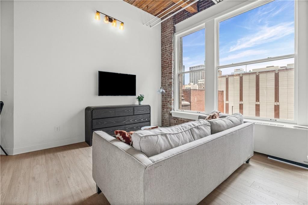308 W 8th Street — photo 4