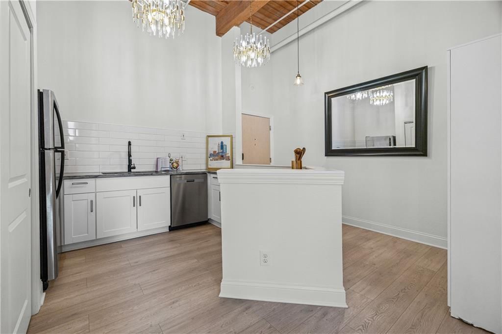 308 W 8th Street — photo 8