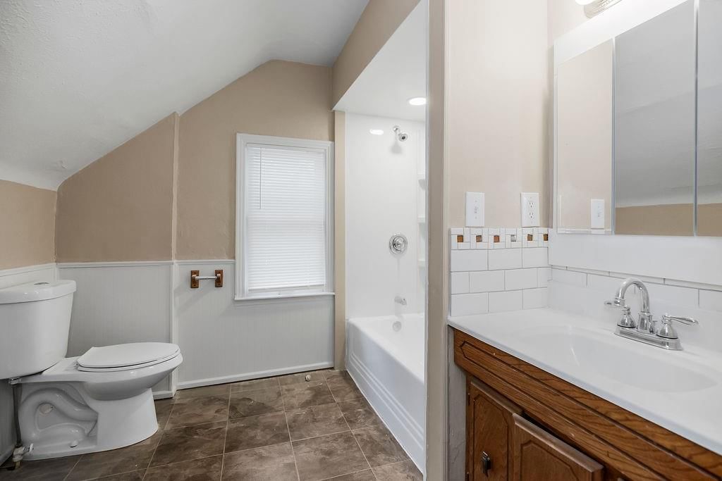 635 S Fuller Avenue — photo 14