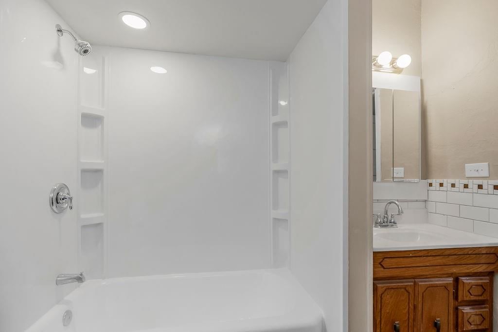 635 S Fuller Avenue — photo 15