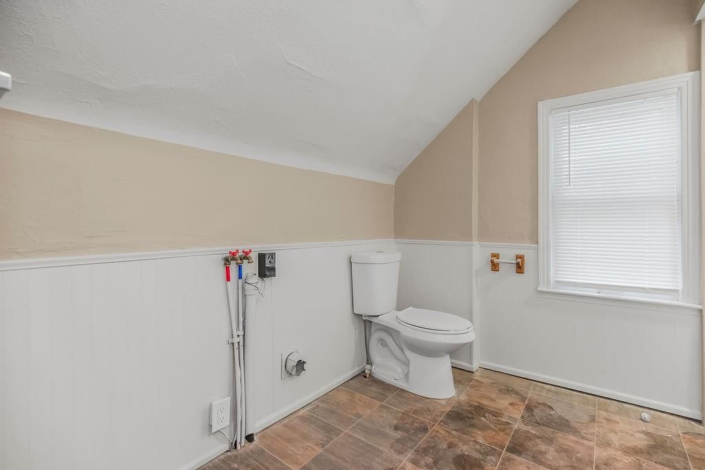 635 S Fuller Avenue — photo 17