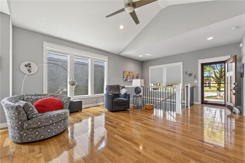 8125 N Farley Avenue — photo 3