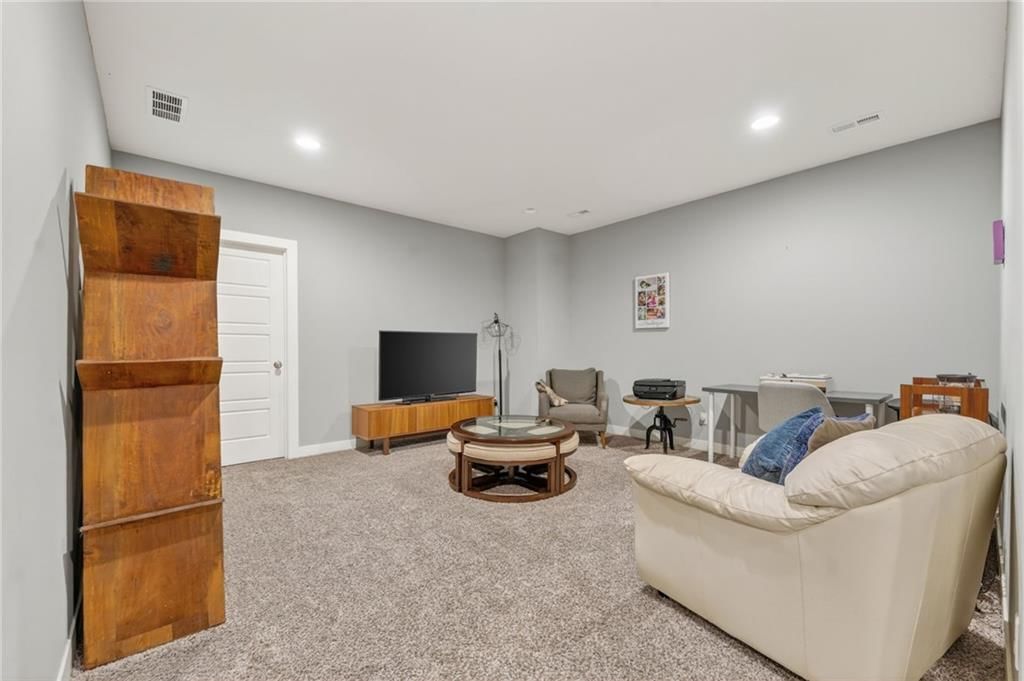 8125 N Farley Avenue — photo 22