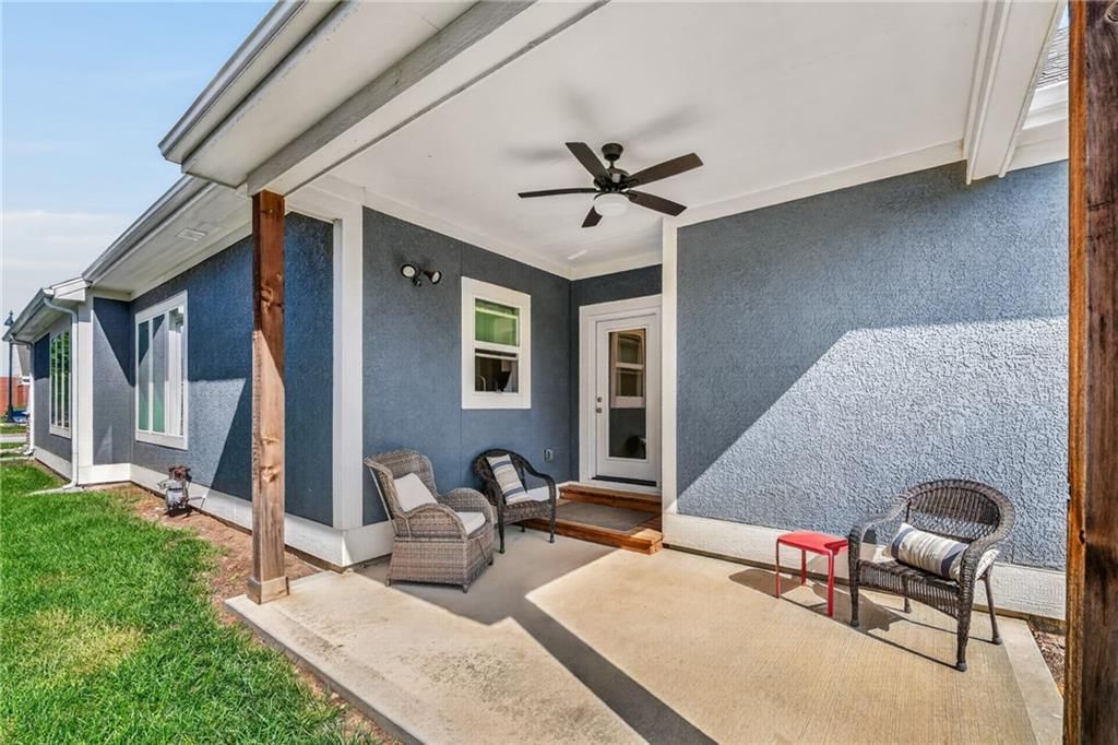 8125 N Farley Avenue — photo 29