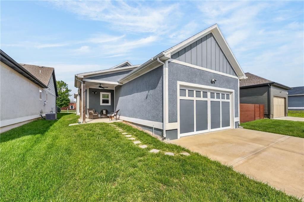8125 N Farley Avenue — photo 30