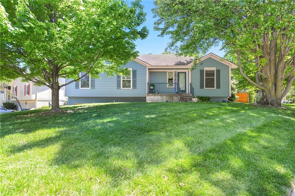 1401 NE Bronze Drive, Lee's Summit, MO