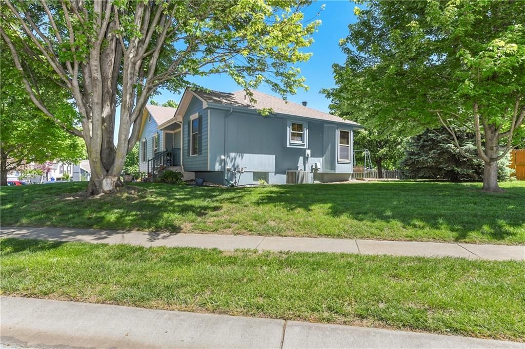 1401 NE Bronze Drive — photo 36