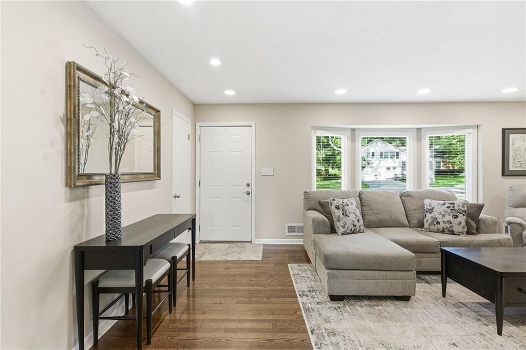 8839 Newton Drive — photo 4
