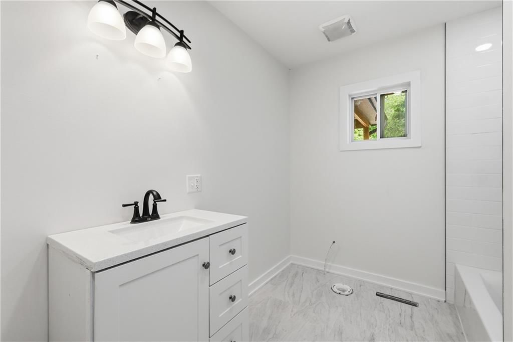 11011 N Holmes Street — photo 13