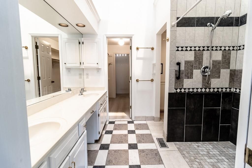 5225 W 122nd Street — photo 26