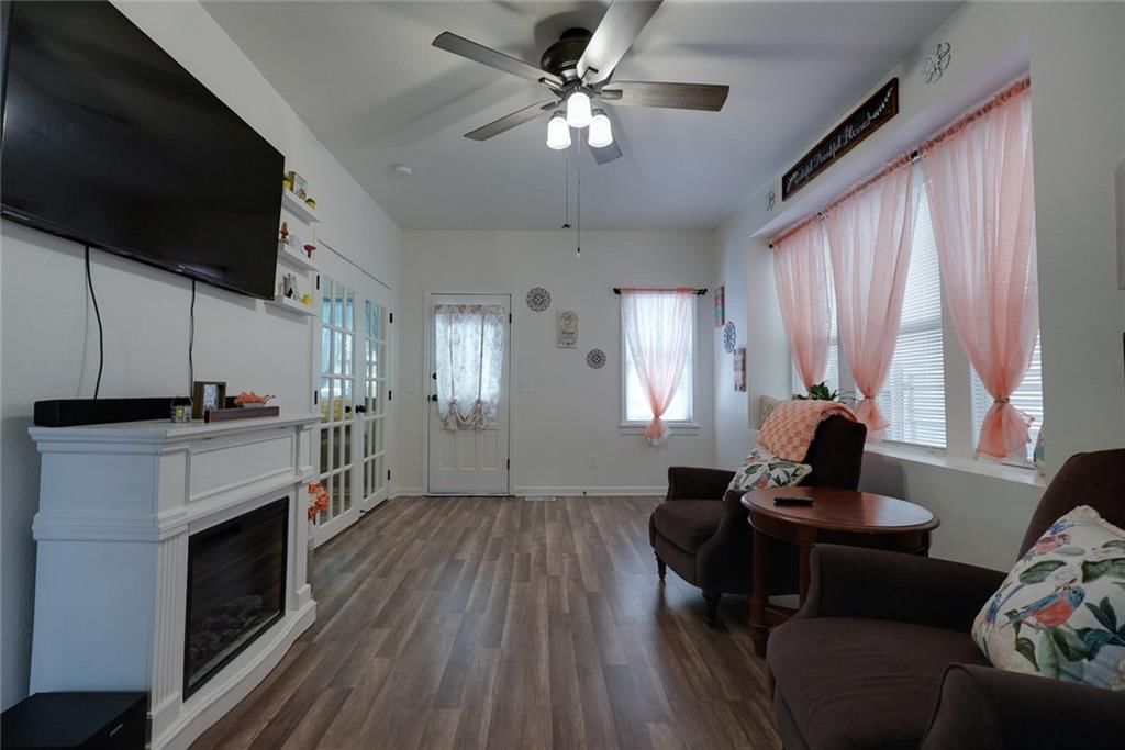200 S Willis Avenue — photo 11