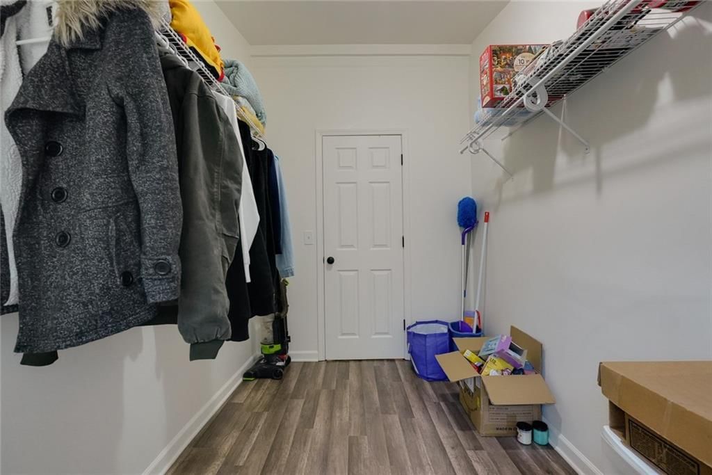 200 S Willis Avenue — photo 41