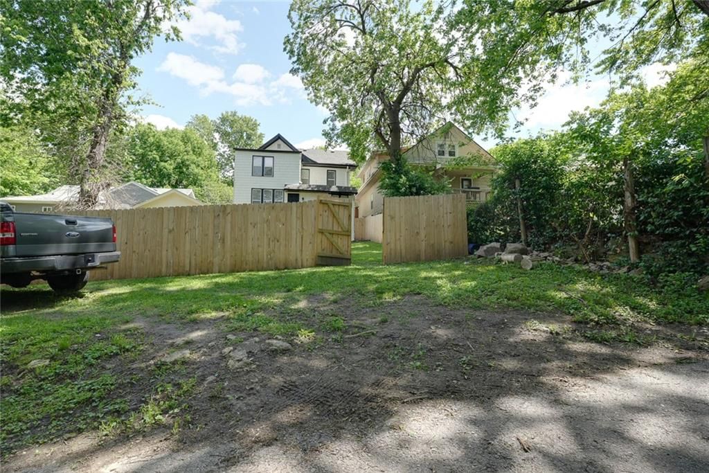 200 S Willis Avenue — photo 51