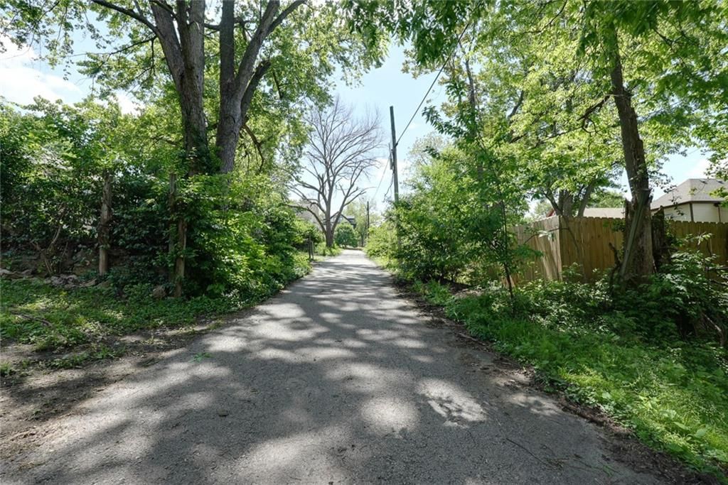 200 S Willis Avenue — photo 53