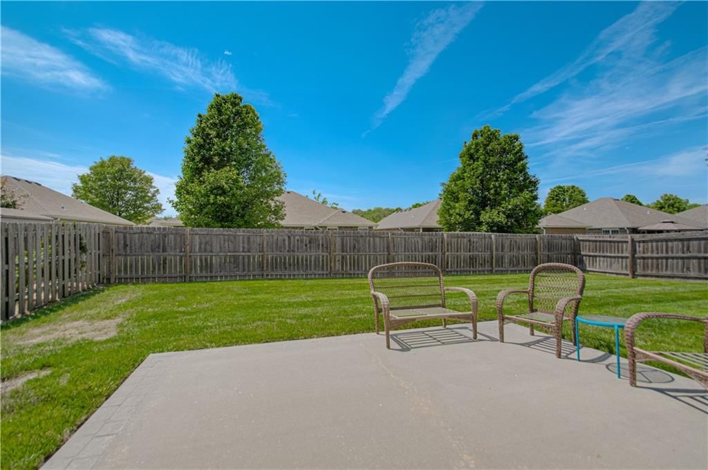 110 NW Lindsey Lane — photo 27