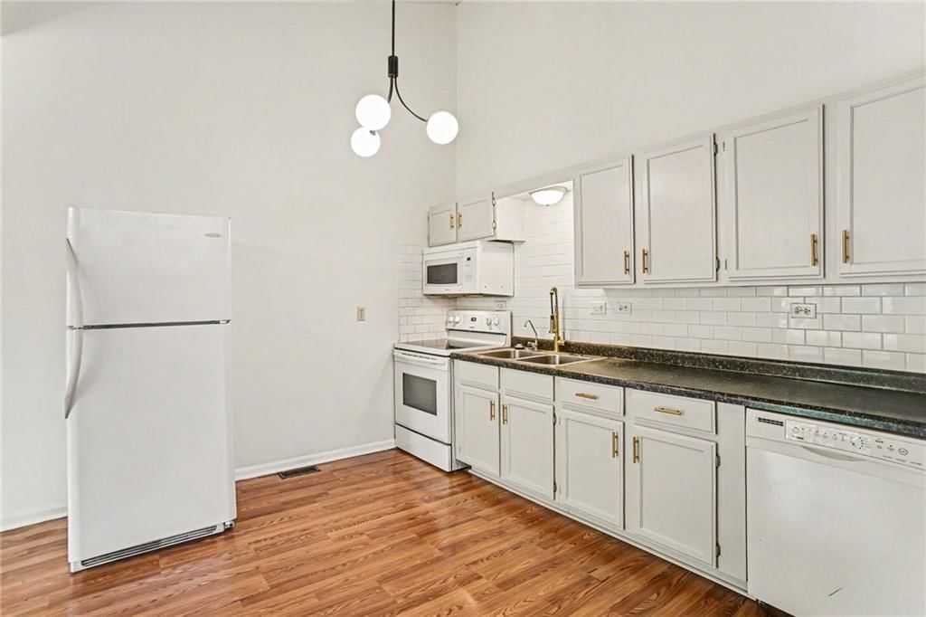 11204-11206 College Avenue — photo 13
