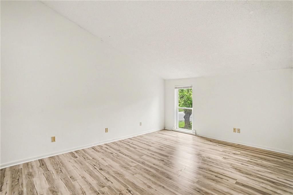 11204-11206 College Avenue — photo 17