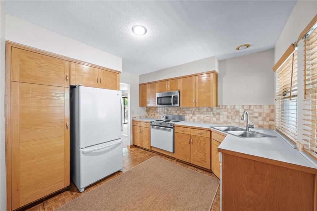7704 W 102nd Street — photo 9