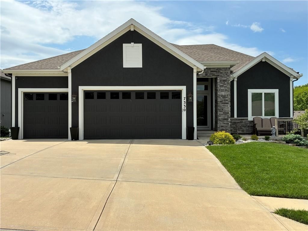 7330 NW Forest Lakes Drive — photo 2