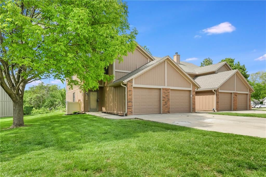 230 SW Pinetree Lane — photo 2
