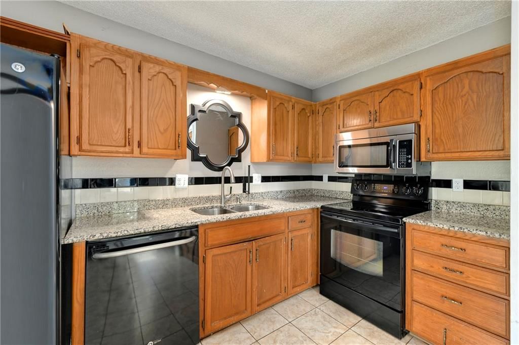 230 SW Pinetree Lane — photo 8