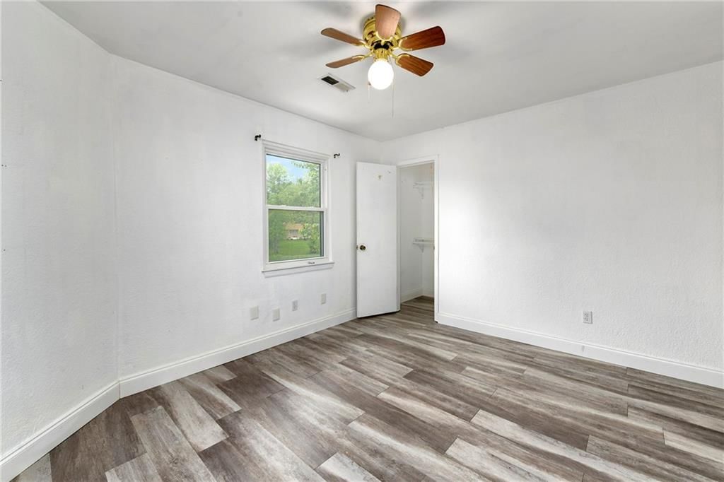 230 SW Pinetree Lane — photo 16