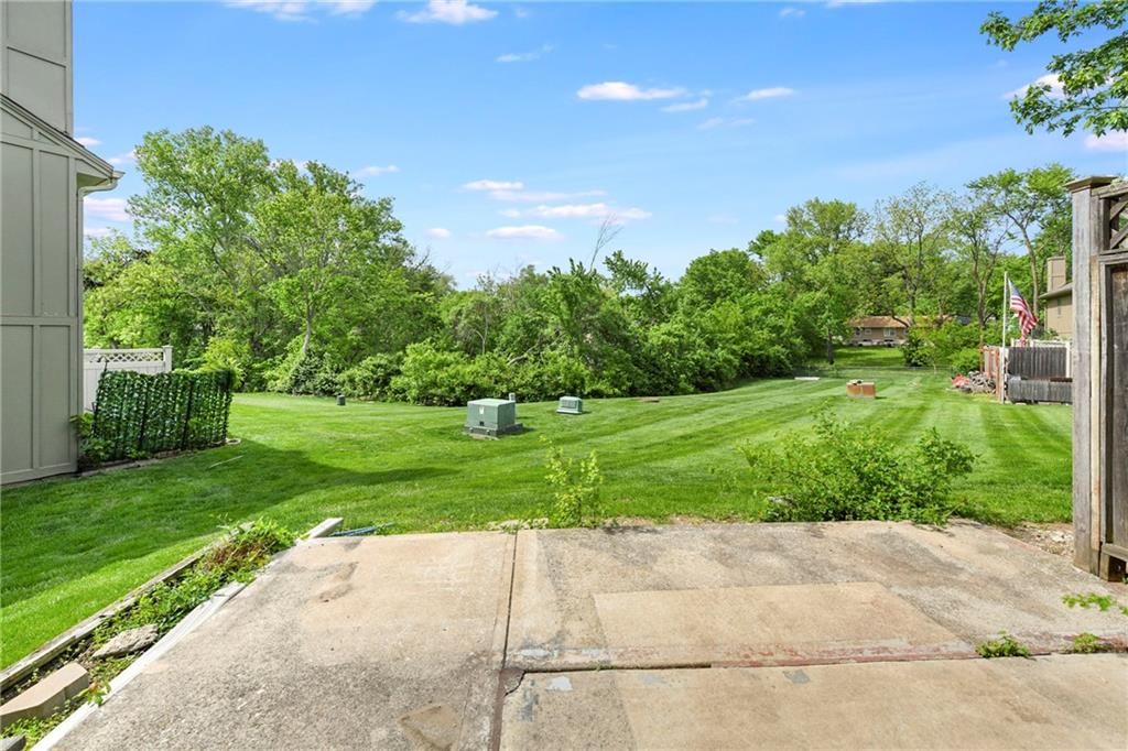 230 SW Pinetree Lane — photo 31