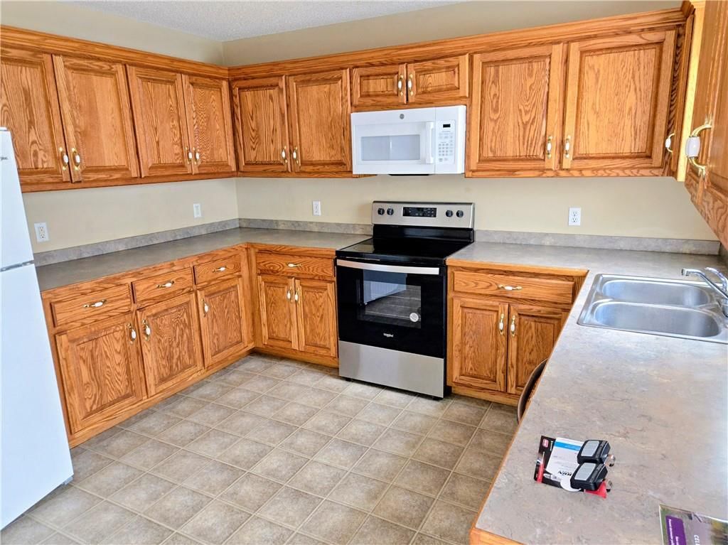 1302 Cloverleaf Court — photo 2