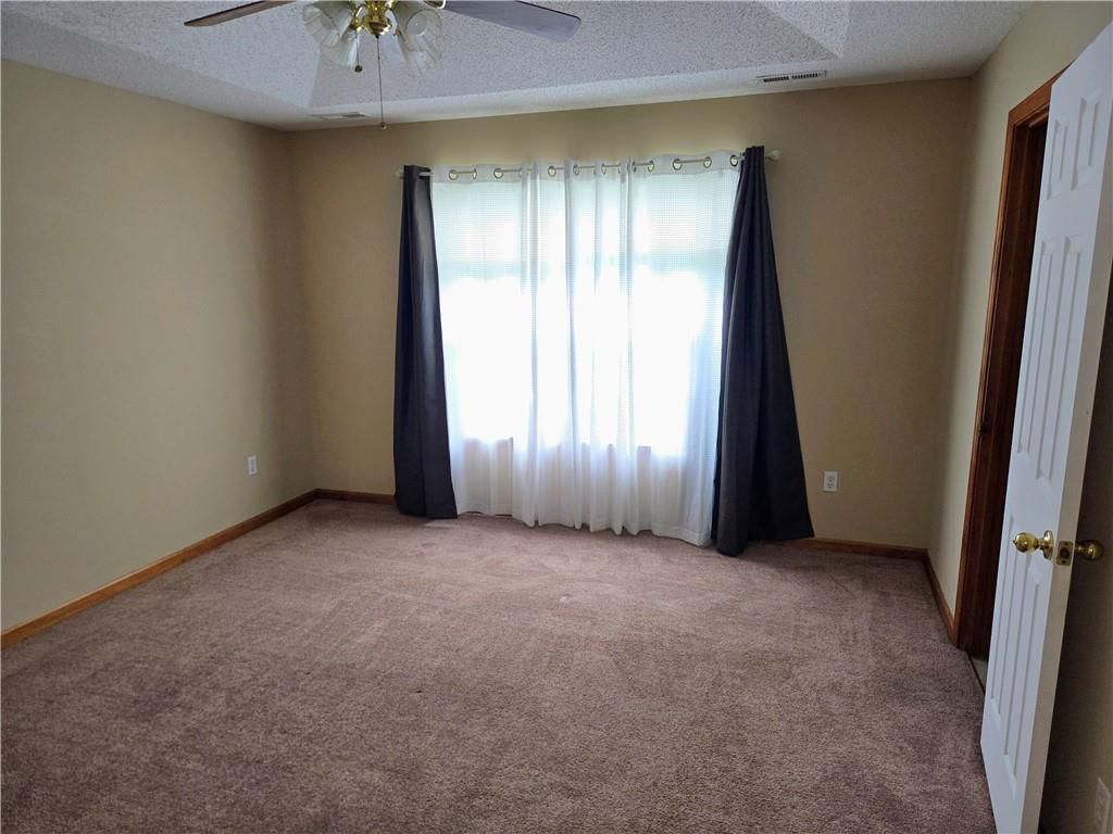 1302 Cloverleaf Court — photo 9