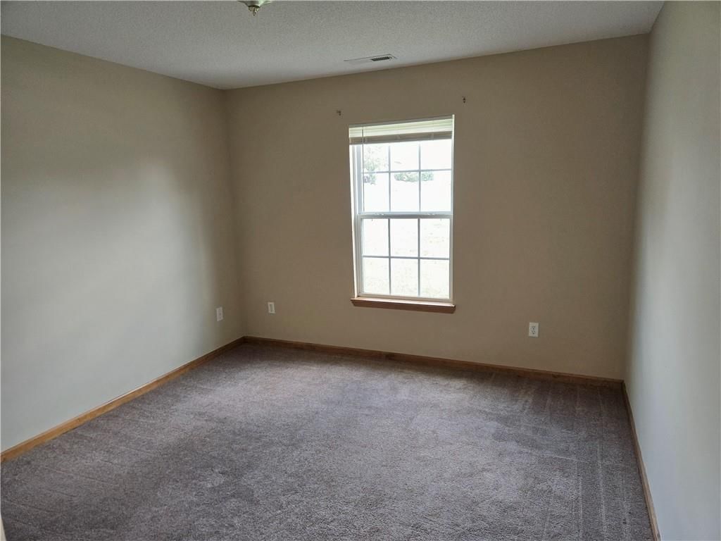 1302 Cloverleaf Court — photo 17
