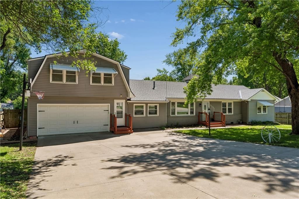 5151 Monrovia Street — photo 2