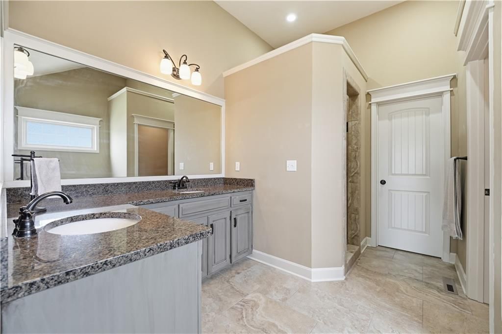 9108 N Seymour Avenue — photo 28