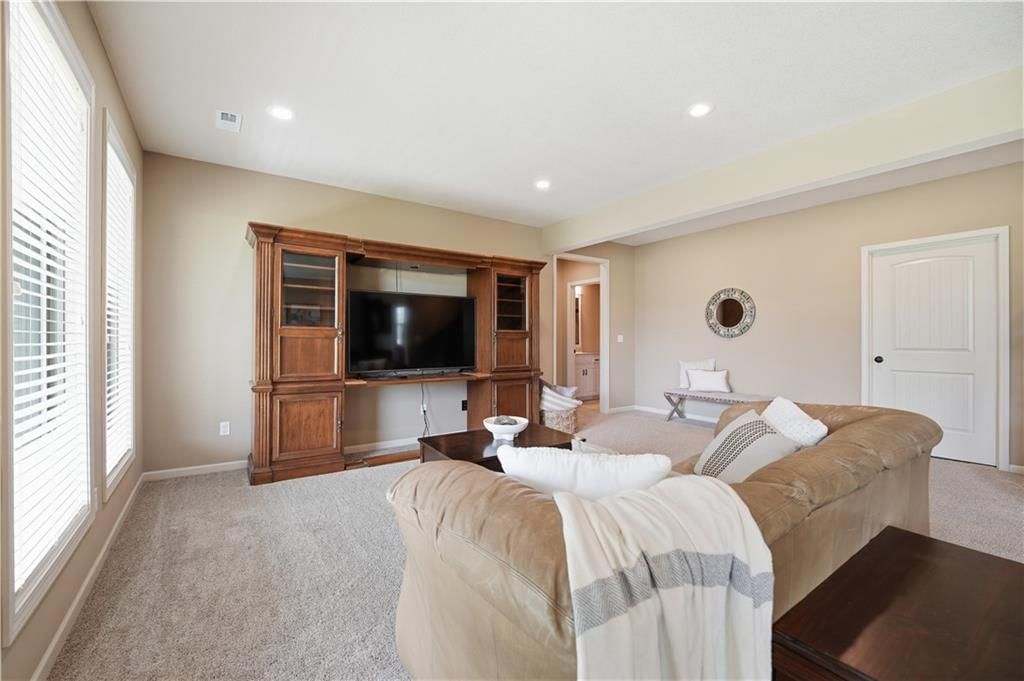 9108 N Seymour Avenue — photo 37