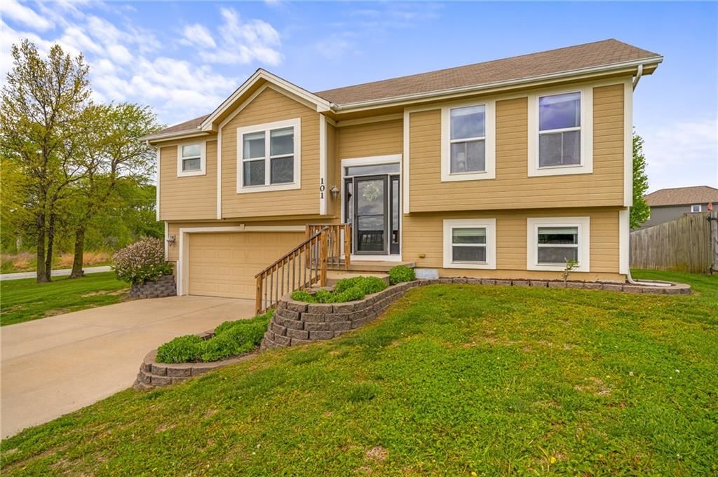 101 Bridgeport Drive — photo 1