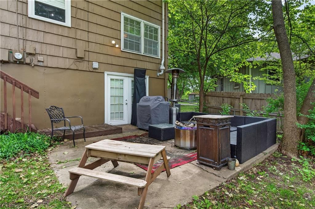 9802 Eby Street — photo 36