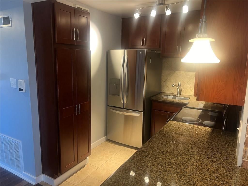 2933 Baltimore Avenue — photo 2